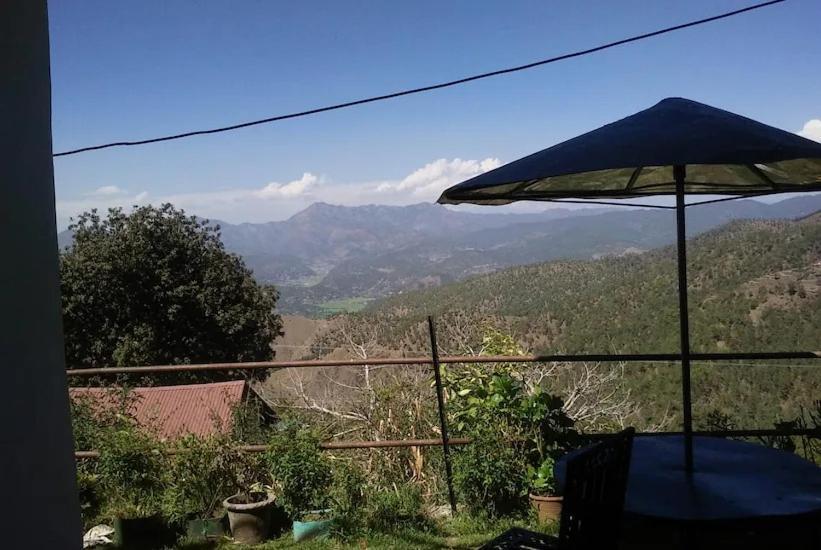 The Royal Mountain Hotell Ranikhet Eksteriør bilde